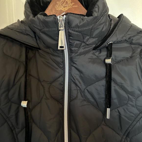 Chico’s NWT black winter hooded coat. Chico’s size 0 (regular size XS/S or 4/6) - Picture 2 of 7